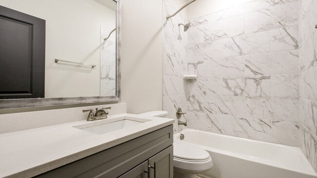 Building Photo - 3353 Wynwood Dr