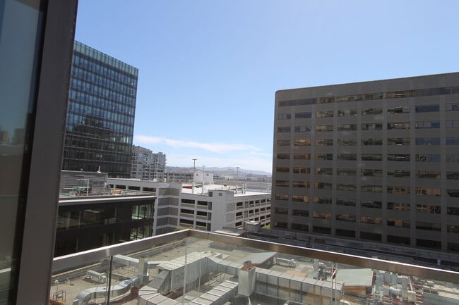 Building Photo - EPIC REA: GORGEOUS 1BD/ 1BA Condo w/ Amazing Views & Fabulous Rooftop