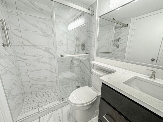 Building Photo - Recently Renovated 3 Bed 2.5 Bath Condo With Balcony In Vibrant Watergate At Landmark - Utilities...