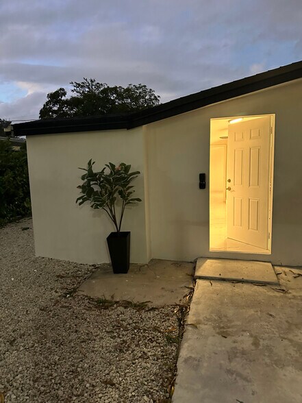 Primary Photo - 1020 NW 55th St