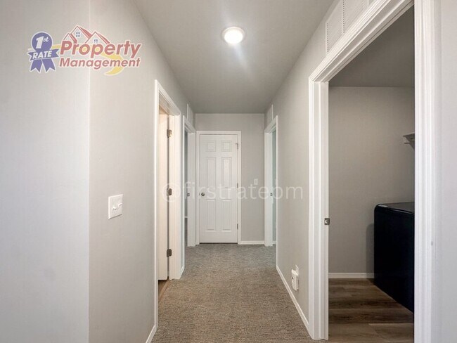 Building Photo - 709 W Smoky Quartz St