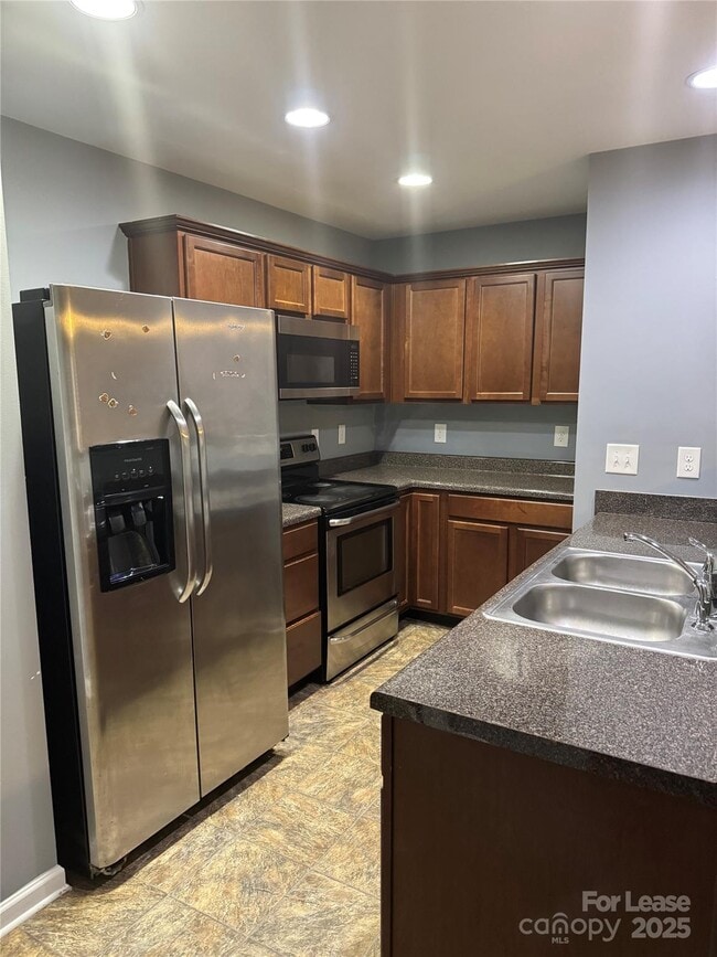 Building Photo - 5919 Fazenda Drive