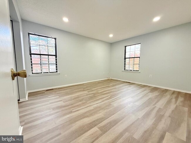 Building Photo - 31 Drewes Ct