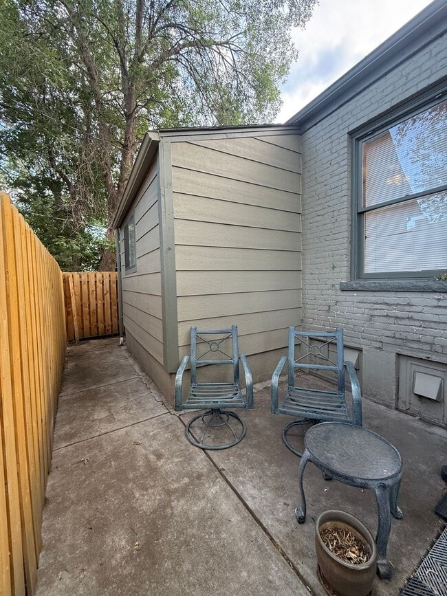 Building Photo - Gorgeously Classic 2 Bed/1 Bath in Whittier/City Park! AVAILABLE NOW!