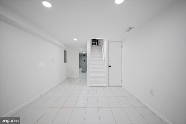 Building Photo - 1015 Riverside Ave