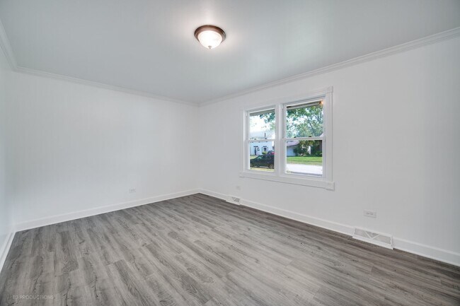 Building Photo - 946 Harvard Ln