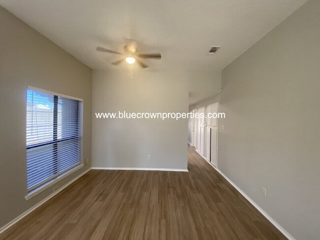 Building Photo - 1212 Case Dr