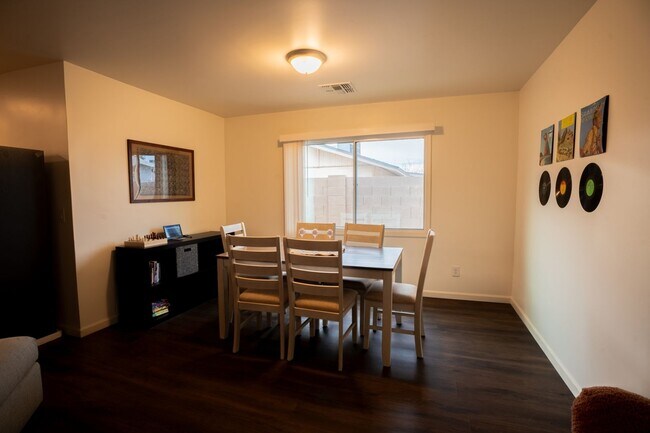 Building Photo - 1720 E Hermosa Dr