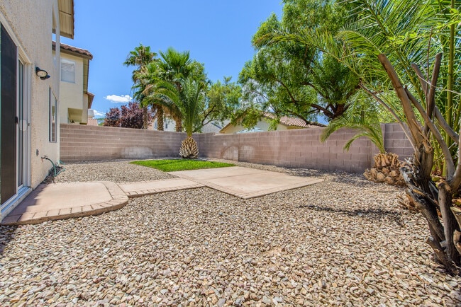 Building Photo - Stunning Gated Community in Summerlin!