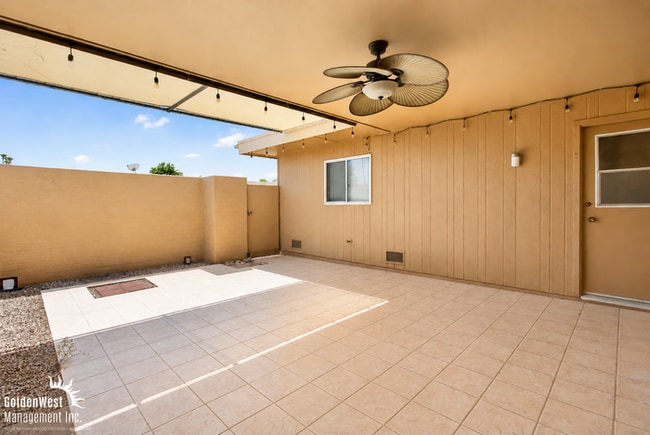 Building Photo - Spacious 2Bdm 2Ba Sun City Home with Vaulted Ceilings, Private Covered Patio & Garage - LOCATED I...