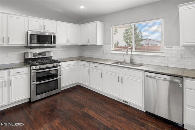 Building Photo - 17950 Drift Creek Ct