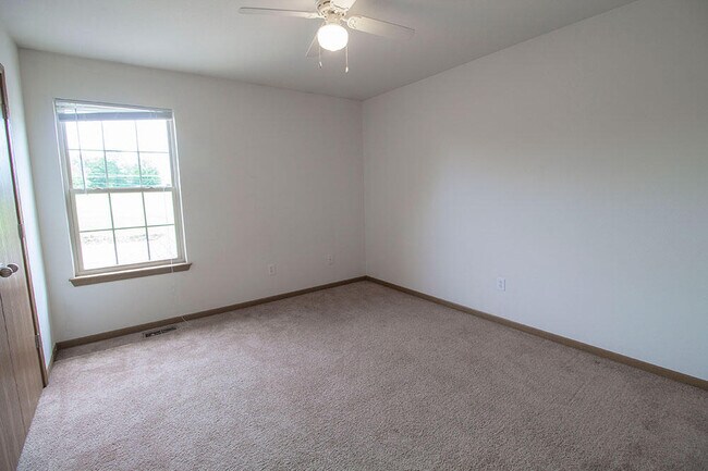 Building Photo - 2119 N Ballenger Ln