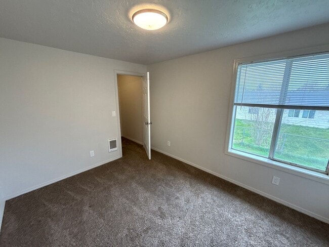 Building Photo - 3714 47th Ave NE