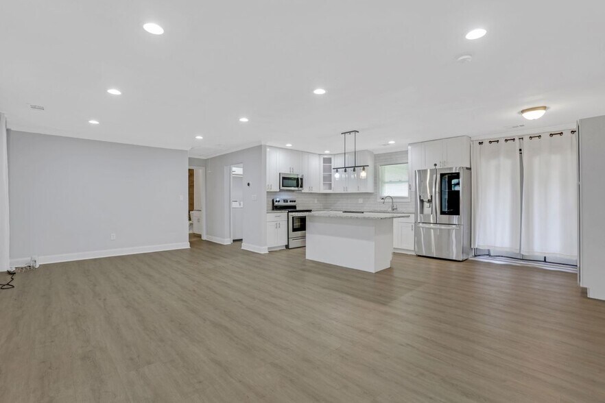 Building Photo - 3436 Pinehill Dr