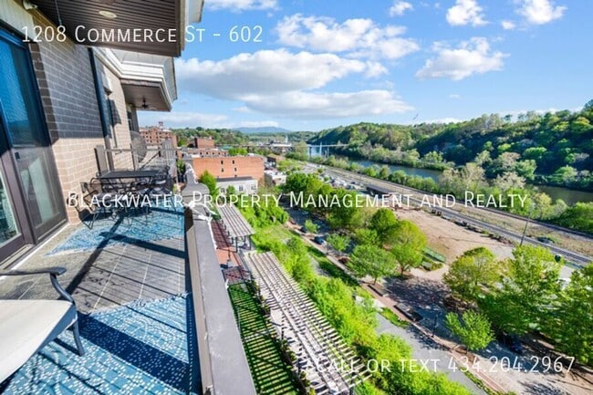 Building Photo - 1208 Commerce St