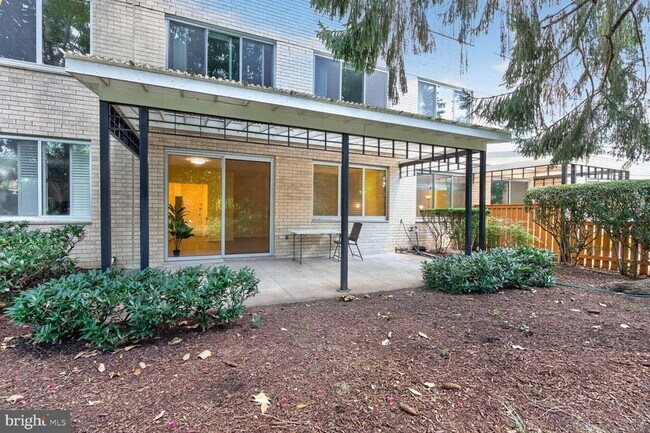 Building Photo - 10500 Rockville Pike