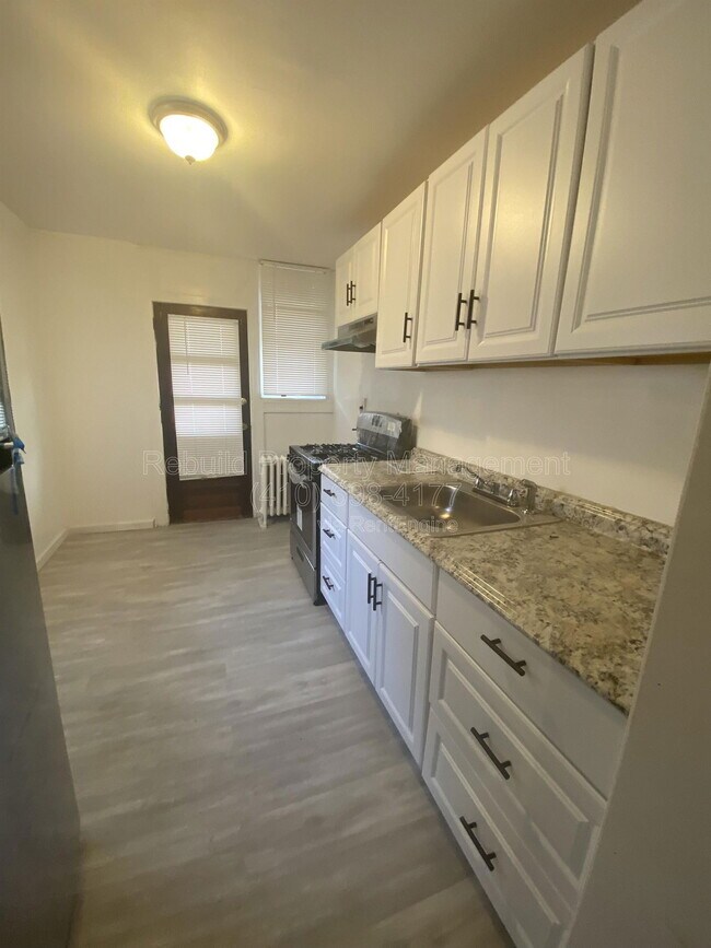 Building Photo - 3136 Chesterfield Ave