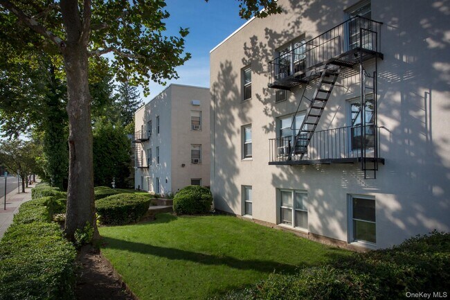 Primary Photo - 537 Bevelander Pl