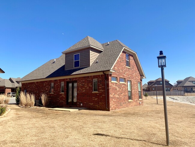 Building Photo - 2807 Village Meadow Cv