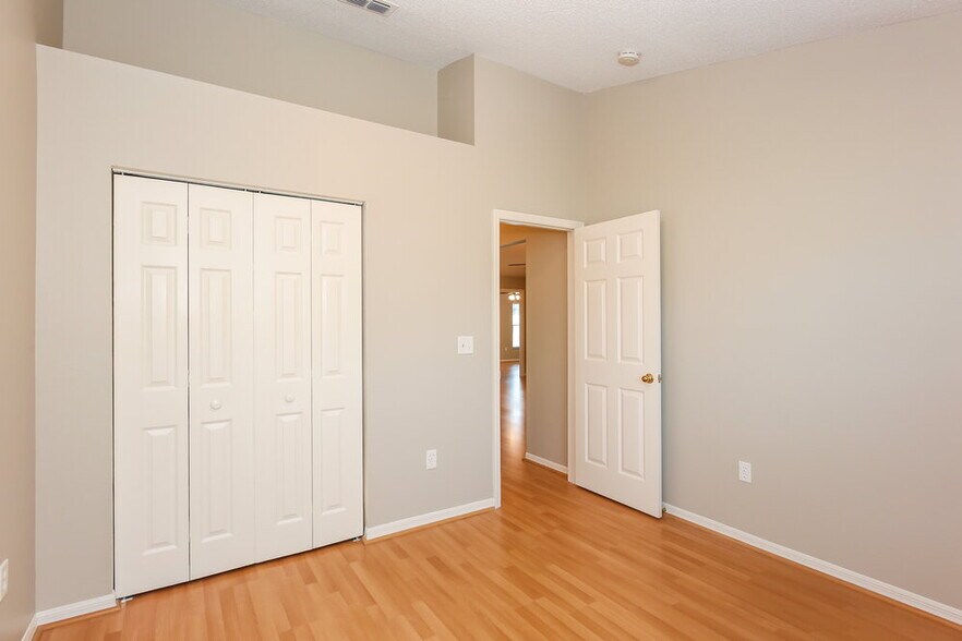 Building Photo - 2047 Sarah Louise Dr