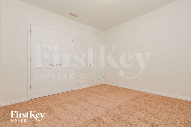 Building Photo - 3016 SW 23rd Pl