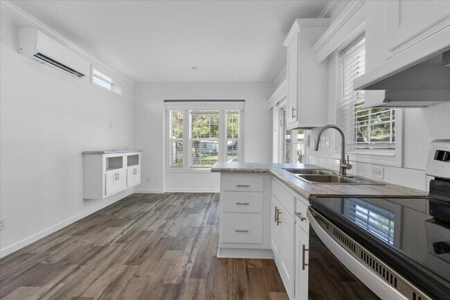 Building Photo - 11240 N Northwood Dr