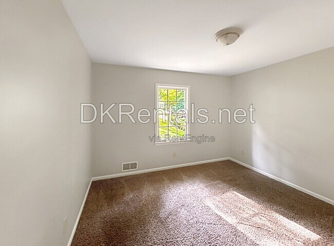 Building Photo - 1580 Bainbridge Ln