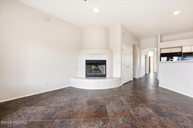 Building Photo - 10961 E Siskin Pl