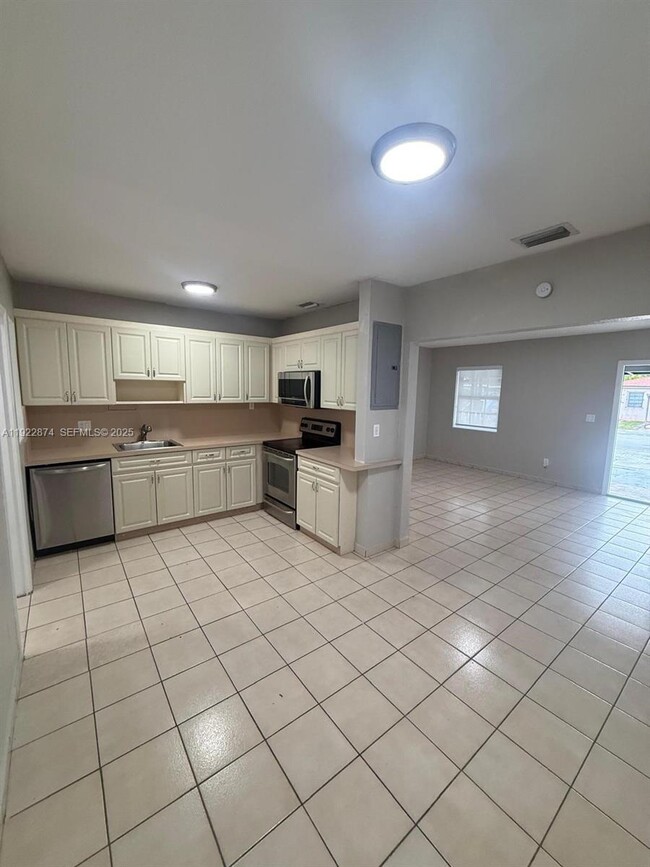 Building Photo - 3281 NW 14th Terrace