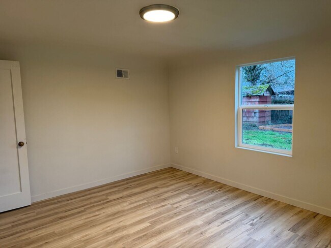 Building Photo - Sweet Home 3234