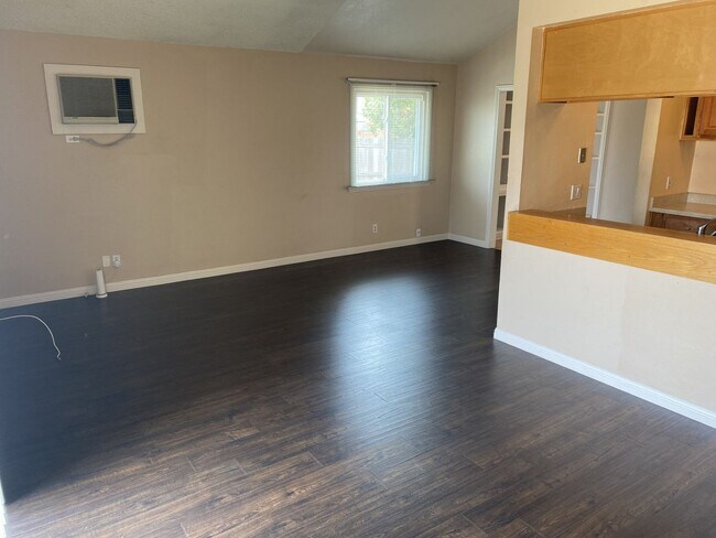 Building Photo - Charming 4 Bedroom, 2 Bath Home