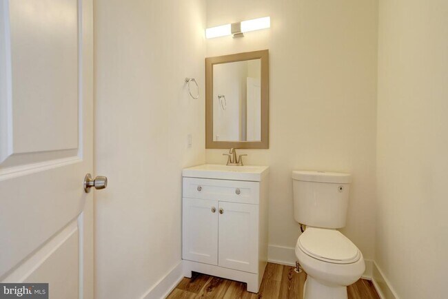 Building Photo - 6120 Beachway Dr