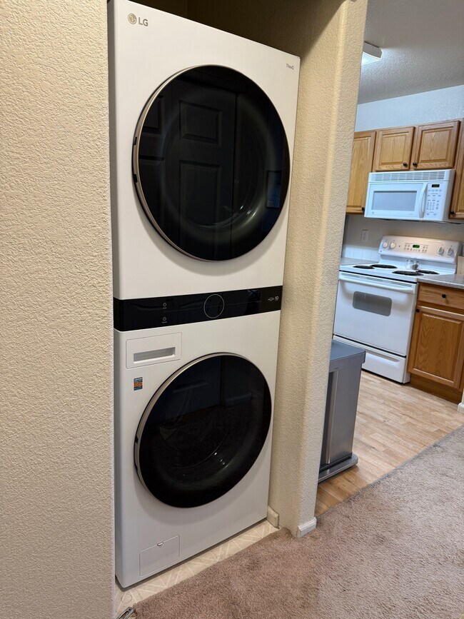 Building Photo - 802 Waterglen Dr