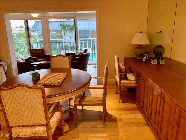 Building Photo - 333 Harbour Dr