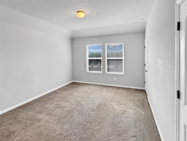 Building Photo - 2437 Roosevelt Rd