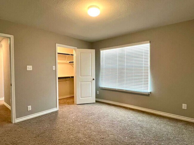 Building Photo - 13510 Whisper Bnd
