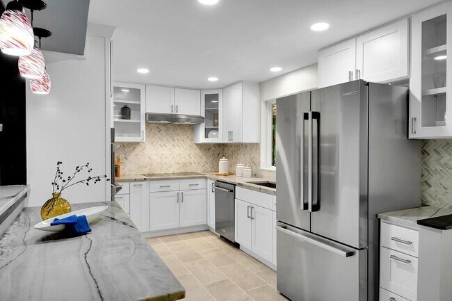 Building Photo - Connection, Comfort, and Calm All in the H...