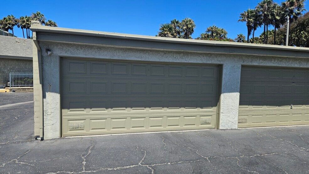 Building Photo - 647 Ocean View Dr