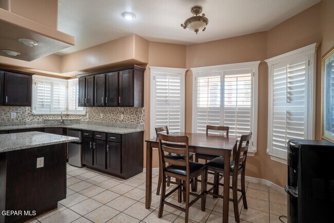 Building Photo - 12421 Tierra Encino Dr