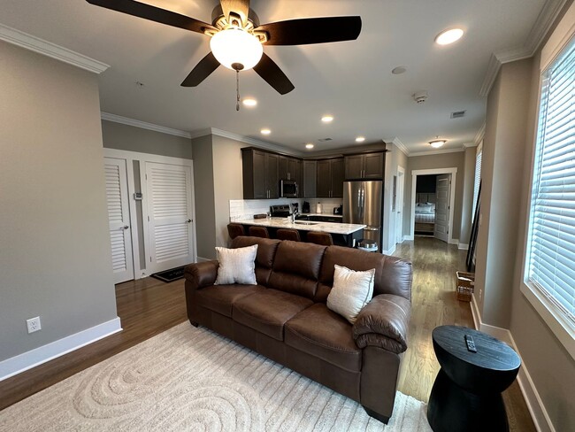 Building Photo - Beautiful Fully Furnished 1 Bed 1 Bath in ...