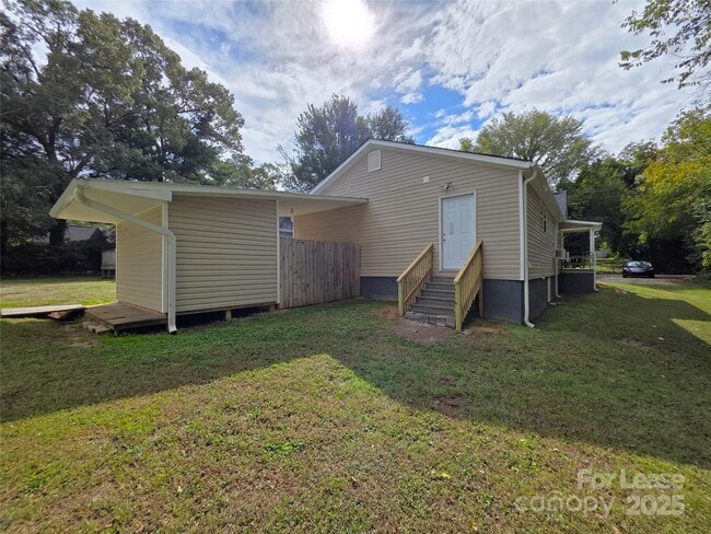Building Photo - 1417 Oakshade Ave