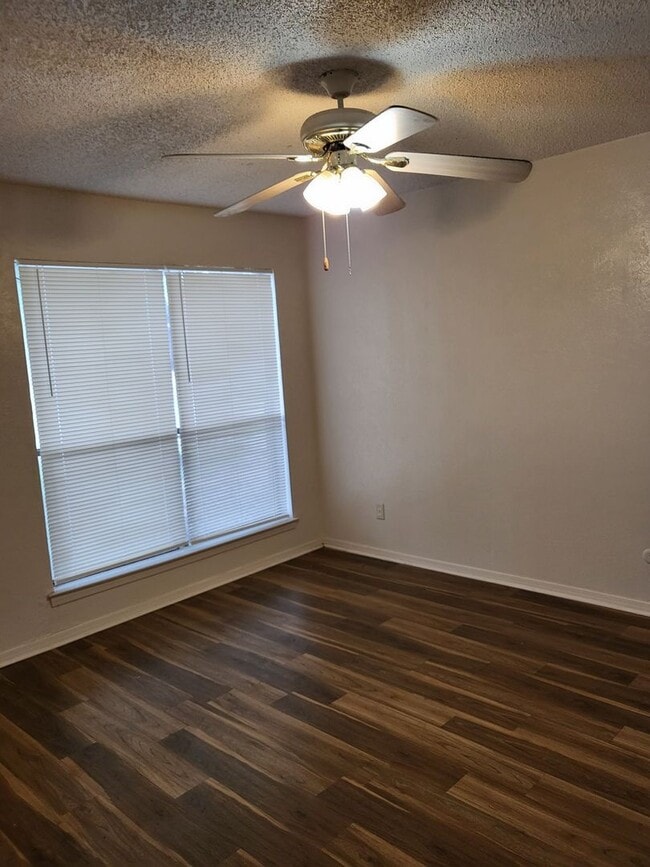Building Photo - 2716 St George Pl