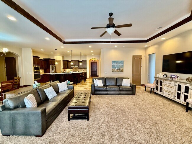 Building Photo - Beautiful Five-Bedroom Home in Tonaquint V...