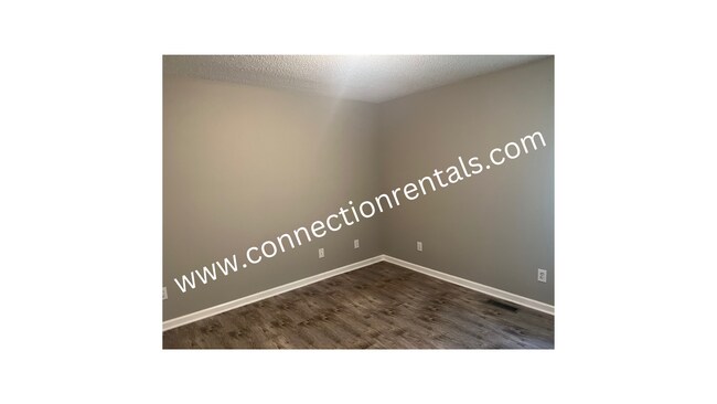 Building Photo - 3 bed 2.5 bath Townhome