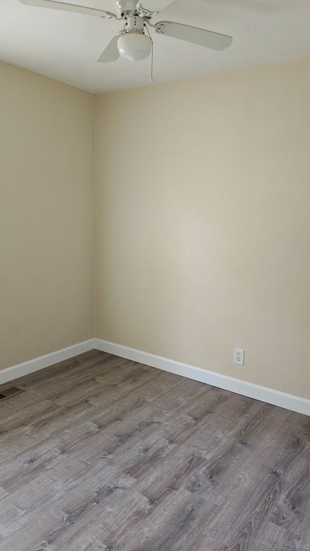 Building Photo - 3 Bed 1 Bath Home for Rent in Norfolk!