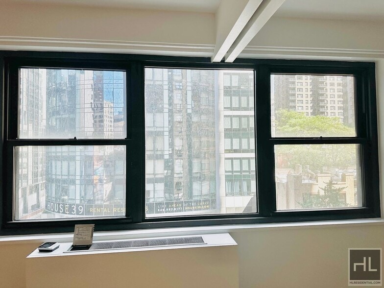 Building Photo - East 39th Street