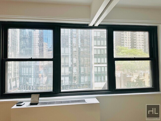 Building Photo - East 39th Street
