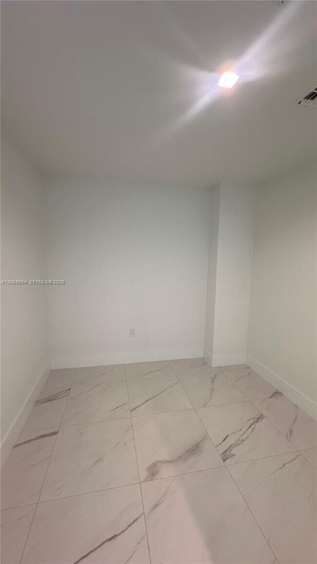 Building Photo - 1170 E Hallandale Beach Blvd