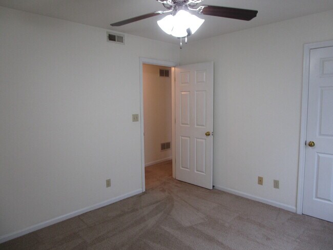 Building Photo - 2406 Calder Ct
