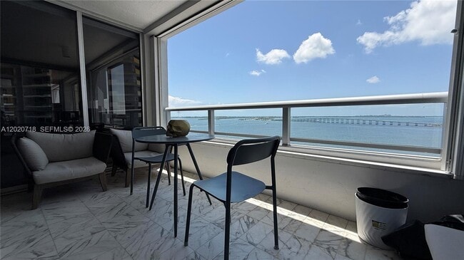Building Photo - 1541 Brickell Ave